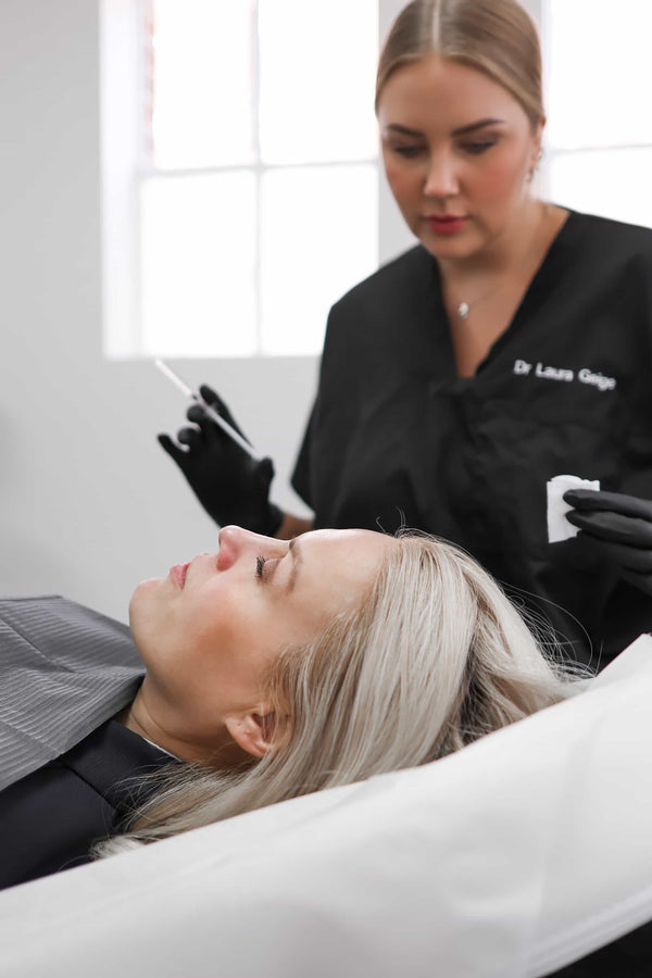 Loose skin treatment at It’s Me and You Clinic in London, Kingston upon Thames and Surrey – skin tightening for face, neck, stomach and arms using HIFU, radiofrequency and non-surgical lifting to treat sagging and ageing skin.