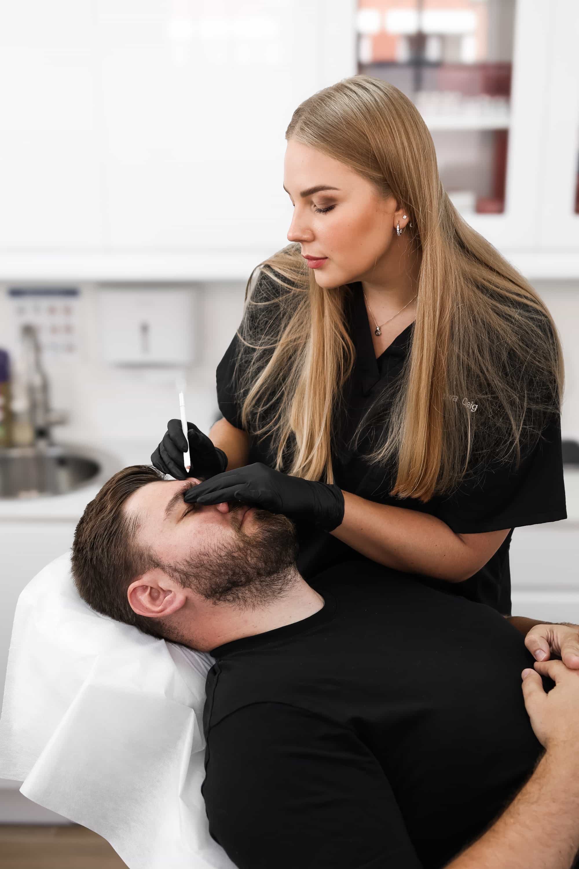 Non-surgical jowl treatments at It’s Me and You Clinic in London, Kingston upon Thames and Surrey – jowl lift with dermal fillers, skin tightening and jawline contouring without surgery.