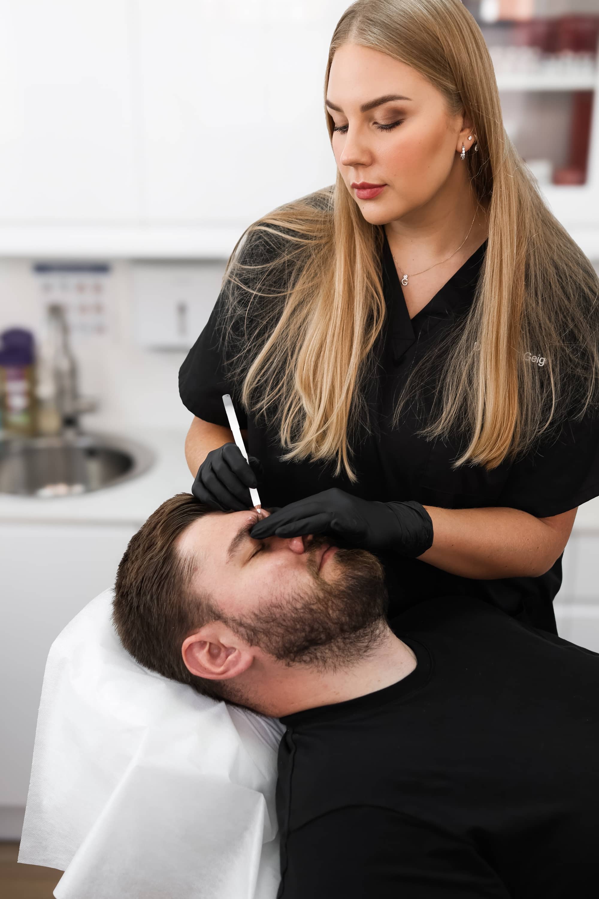 Wrinkly neck treatment with neck lift and skin tightening – It’s Me & You Clinic Kingston upon Thames, Surrey, London