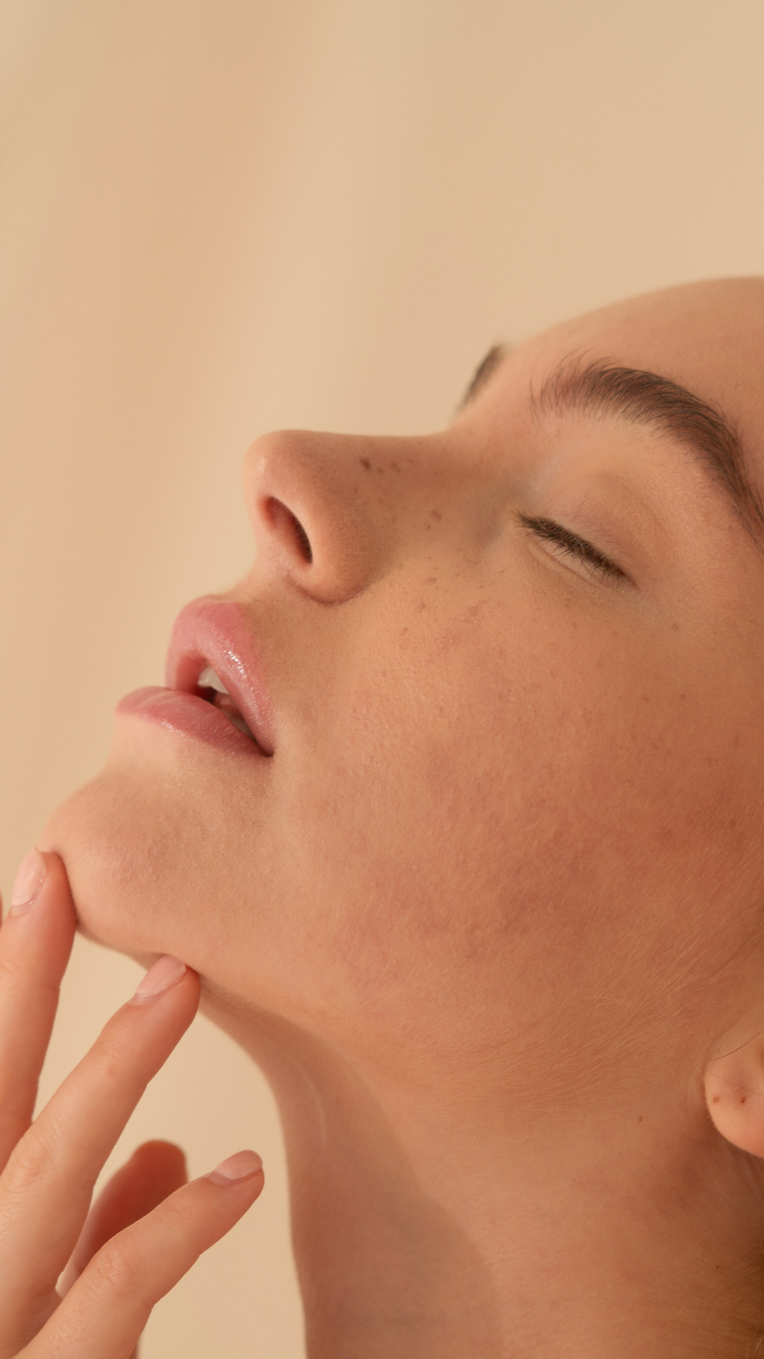 Weak jawline treatment at It’s Me and You Clinic in London, Kingston upon Thames and Surrey using dermal fillers, jawline contouring and non-surgical enhancement techniques.