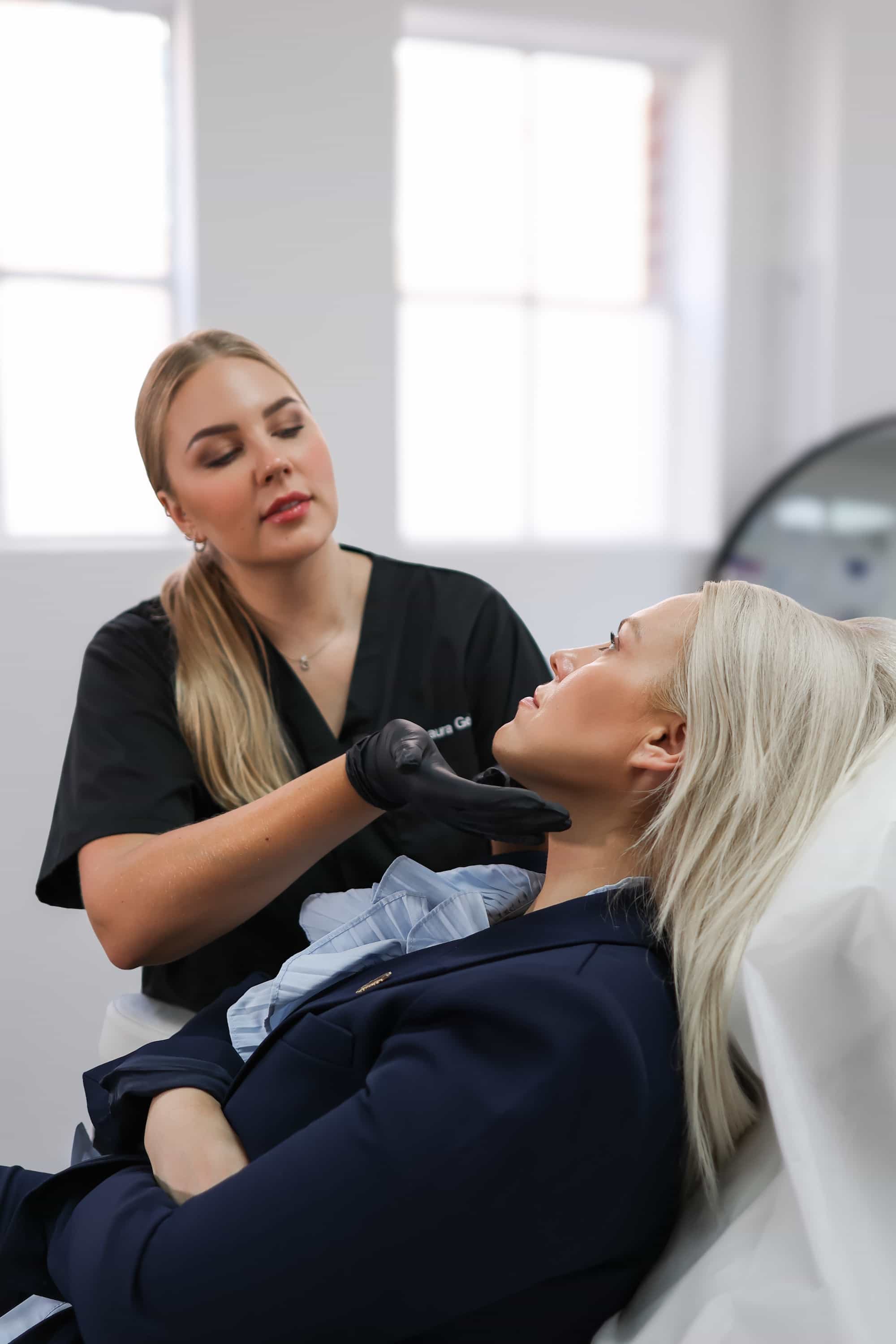 Double Chin Removal, Non surgical Double Chin Treatments in London & K – It's Me & You