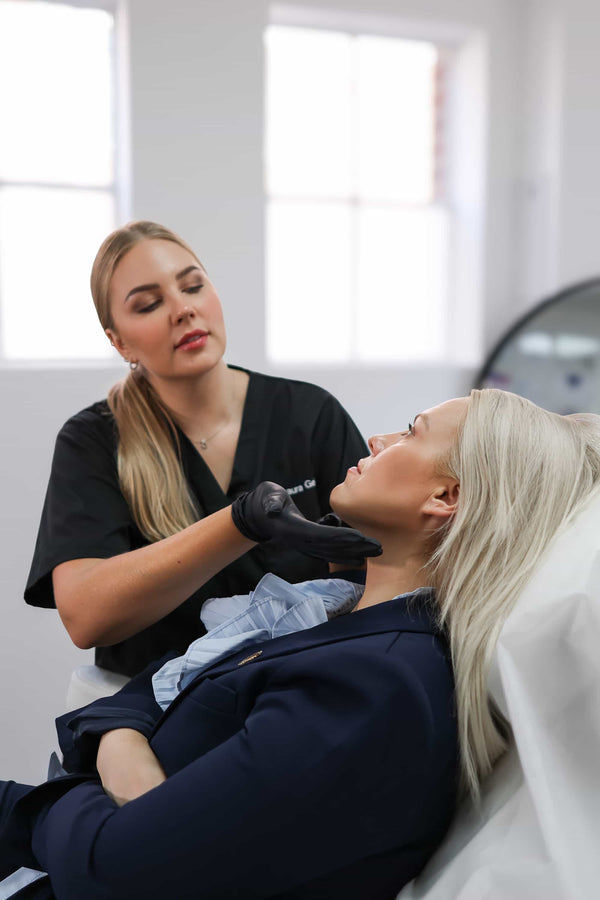 Double Chin Removal, Non surgical Double Chin Treatments in London & K – It's Me & You